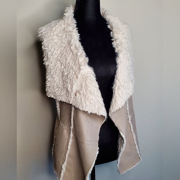 Cupcakes and Cashmere Vest - Picture 8 of 13